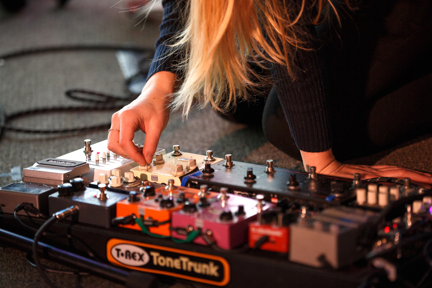 Signe setting up her pedals during soundcheck