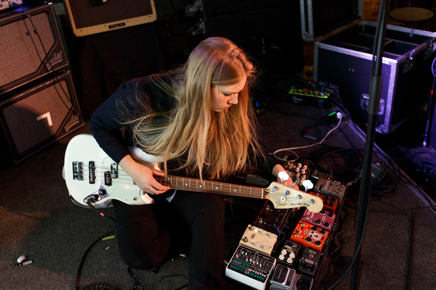 Signe setting up her pedals during soundcheck